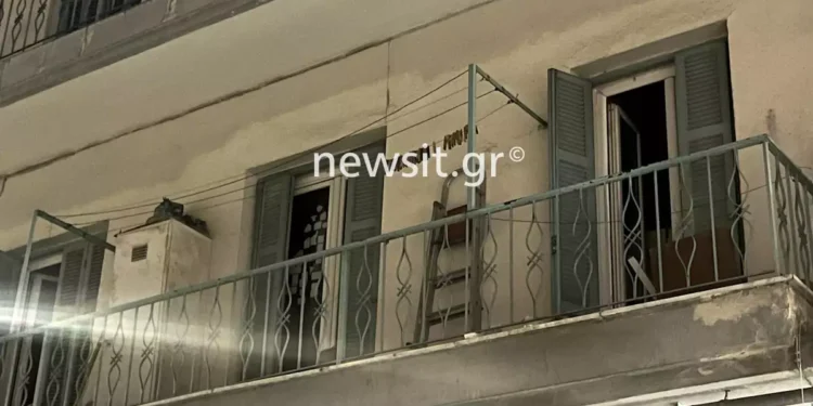 Θεσσαλονίκη: Κρατούσε νεκρή την αδερφή του μέσα στο σπίτι – Ήταν καλυμμένη με κουρτινόξυλα, σταυρό και εικόνες της Παναγίας