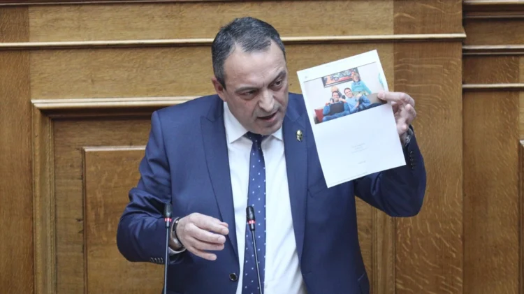 Βασίλης Στίγκας: Χυδαίες εκφράσεις από τον πρόεδρο των Σπαρτιατών στη Βουλή – Είμαστε από αυτούς που σπρώχνουν