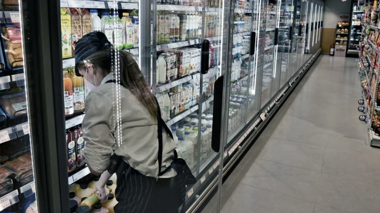 Τέσσερα μέτρα κατά της ακρίβειας: Πλαφόν στο κέρδος για το βρεφικό γάλα – Πότε απαγορεύονται οι προωθητικές ενέργειες