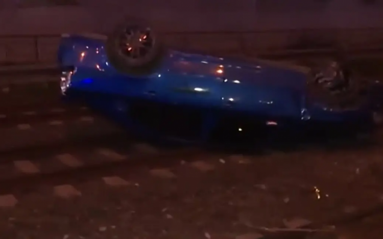 Θεσσαλονίκη: IX αυτοκίνητο «τούμπαρε» στις ράγες του τρένου (Βίντεο)