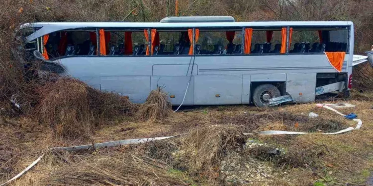 Φοβερό τροχαίο στη Βουλγαρία: Τουριστικό λεωφορείο με Έλληνες συγκρούστηκε με νταλίκα -10 τραυματίες (Eικόνες)