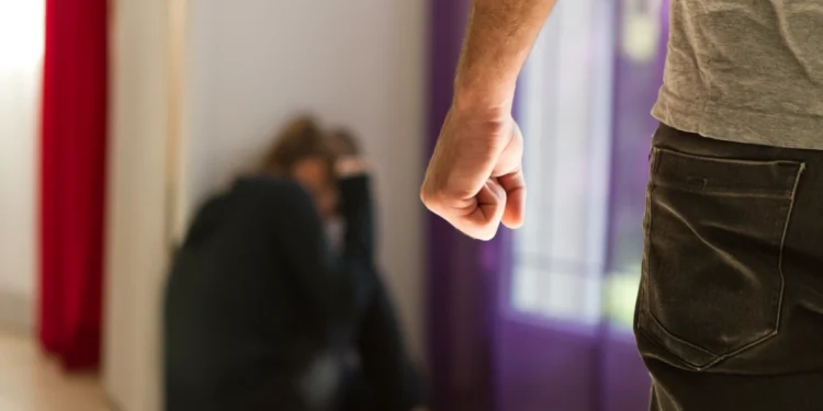 Βόλος: 35χρονη καταγγέλλει τον πρώην σύντροφό της: Μου έριξε οινόπνευμα στο στόμα για να με κάψει