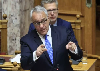Βορίδης για τεκνοθεσία ομόφυλων ζευγαριών: «Επιμένω στην άποψή μου»