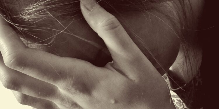 Ζεφύρι: Διασωληνωμένη η γυναίκα που δέχθηκε επίθεση με εύφλεκτο υλικό από τον σύζυγό της – Στο 90% τα εγκαύματα