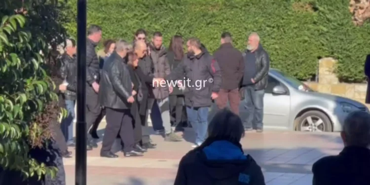 Χαλκίδα: Σπαρακτικές σκηνές στην κηδεία του 42χρονου που δολοφονήθηκε