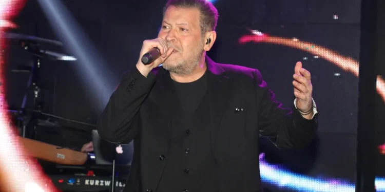 Πέθανε ο τραγουδιστής Χάρης Κωστόπουλος