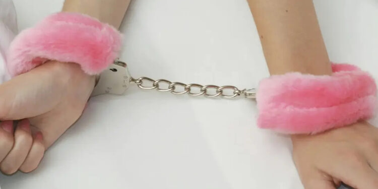 Το ερωτικό βοήθημα που… προκάλεσε συναγερμό στο αεροδρόμιο της Νάξου