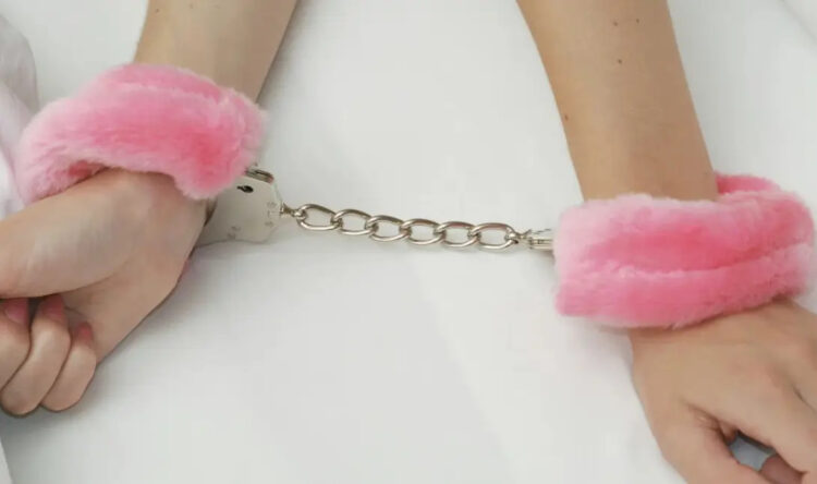 Το ερωτικό βοήθημα που… προκάλεσε συναγερμό στο αεροδρόμιο της Νάξου