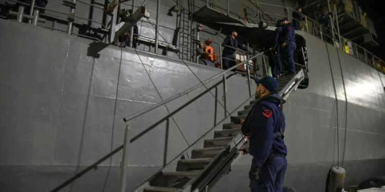 Νέα Αριστερά: Μητσοτάκης και Δένδιας βάζουν την Ελλάδα στις πολεμικές επιχειρήσεις της Μέσης Ανατολής