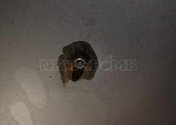 Τρόμος στο Μενίδι – Αδέσποτη σφαίρα «καρφώθηκε» σε καπό αυτοκινήτου