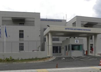 Βόλος: 26χρονος παρουσιάστηκε στο αστυνομικό τμήμα, χτύπησε τους αστυνομικούς και συνελήφθη