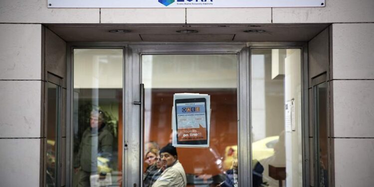 ΕΦΚΑ: Χωρίς δωρεάν περίθαλψη από 1η Μαρτίου 733.000 ασφαλισμένοι