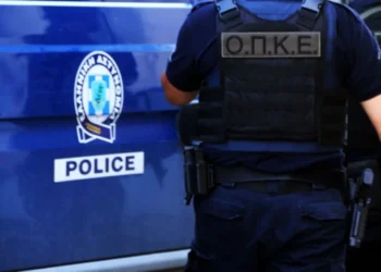 Ένοπλος Ιρανός ταμπουρώθηκε σε σπίτι και απειλούσε να σκοτώσει τα παιδιά του – Πώς τον συνέλαβε η ΟΠΚΕ