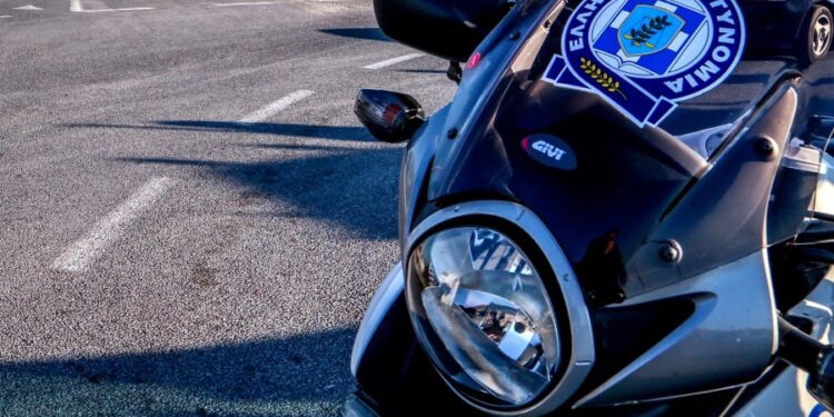 «Άστραψε και βρόντηξε» για τον λιμενικό που «λαδώνονταν» με… παράνομα τσιγάρα