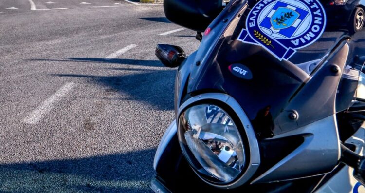 «Άστραψε και βρόντηξε» για τον λιμενικό που «λαδώνονταν» με… παράνομα τσιγάρα