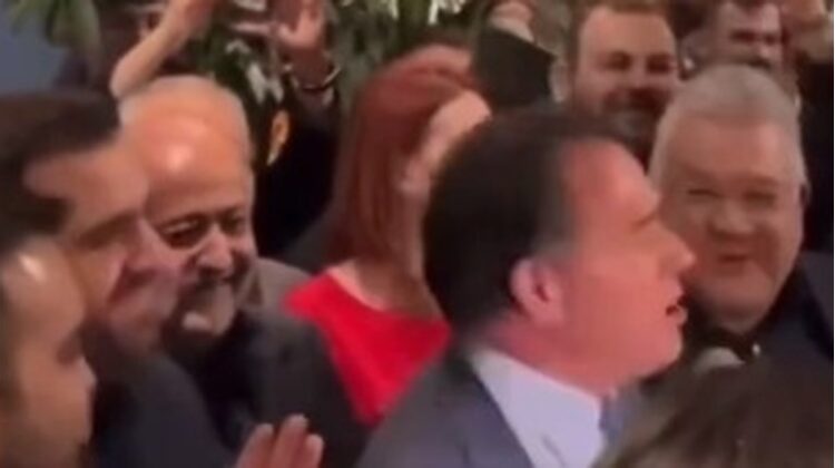 Viral το βίντεο μας με τον Άδωνις Γεωργιάδης που χτυπιέται φωνάζοντας “και α και ου και ΔΑΠ-ΝΔΦΚ” [Βίντεο]