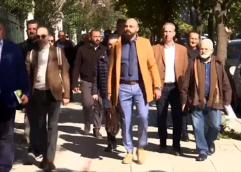 Έφτασαν οι αγρότες στο Μαξίμου για τη συνάντηση με τον Κυριάκο Μητσοτάκη