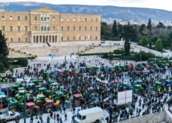 Πάνω από 120 τρακτέρ «όργωσαν» το Σύνταγμα – Φεύγουν στις 11 οι αγρότες
