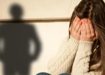 Κρήτη: Κοιμόταν σε εγκαταλελειμμένο αυτοκίνητο η 13χρονη που κατήγγειλε τον πατέρα της