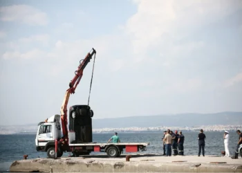 Απίστευτο περιστατικό στο Ηράκλειο: Καυγάδισαν και της έριξε το αυτοκίνητο στη θάλασσα