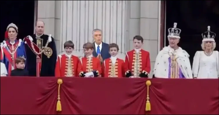 Το «πήγε» αλλού ο Ευαγγελάτος: Ανέβnκε στο μπαλκóνι του Μπάκιγχαμ σαν γαλαζοαίματος με όλη τη βασιλική οικογένεια