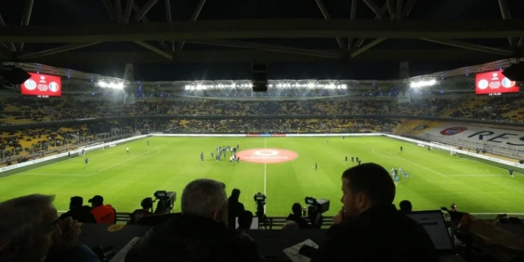 Ανοίγουν τα γήπεδα: Αυτά είναι τα νέα αυστηρά μέτρα