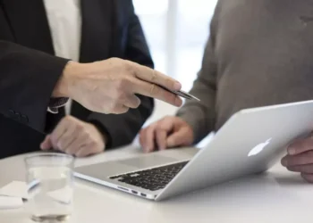 Ελεύθεροι επαγγελματίες: Παράθυρο απαλλαγής μετά από έλεγχο για όσους αμφισβητήσουν το τεκμήριο