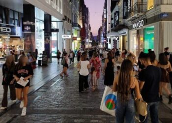 Κατώτατος μισθός: Οι προτάσεις των δύο πλευρών και η πρόθεση της κυβέρνησης