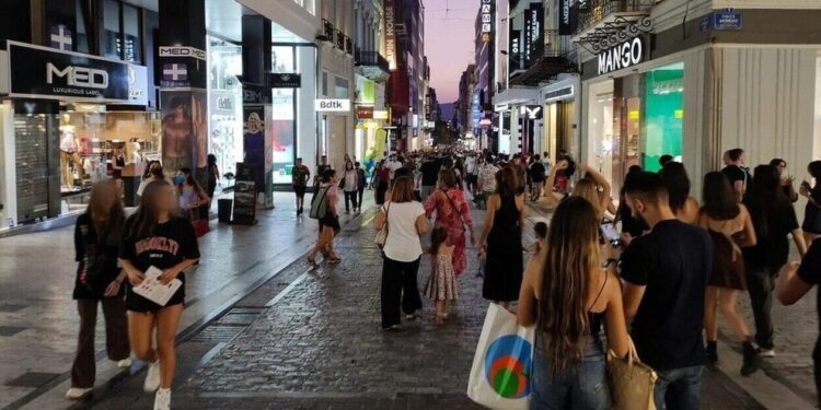 Κατώτατος μισθός: Οι προτάσεις των δύο πλευρών και η πρόθεση της κυβέρνησης