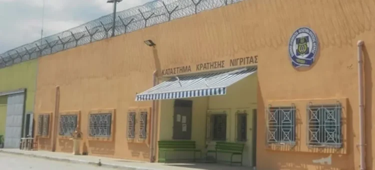 Σέρρες: Πρώην διευθυντής φυλακών παρακολουθούσε με «κοριό» τις συνομιλίες συναδέλφων του