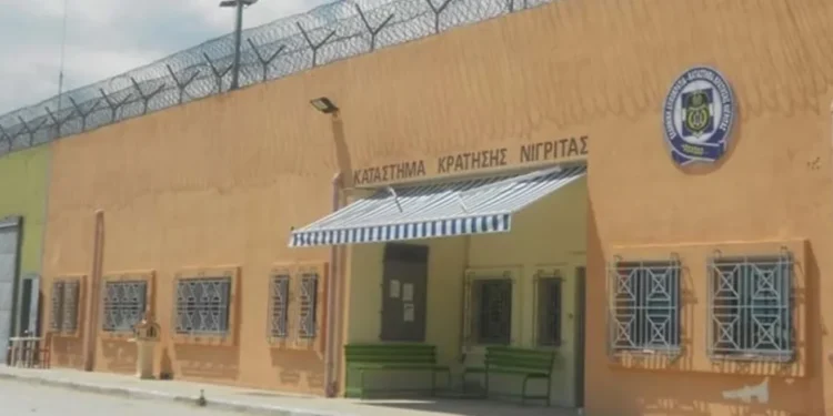 Σέρρες: Πρώην διευθυντής φυλακών παρακολουθούσε με «κοριό» τις συνομιλίες συναδέλφων του