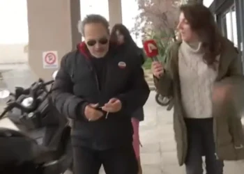 Σταμάτης Γαρδέλης: Στο νοσοκομείο μετά το κρατητήριο – Πονάει ο ώμος μου, λέει