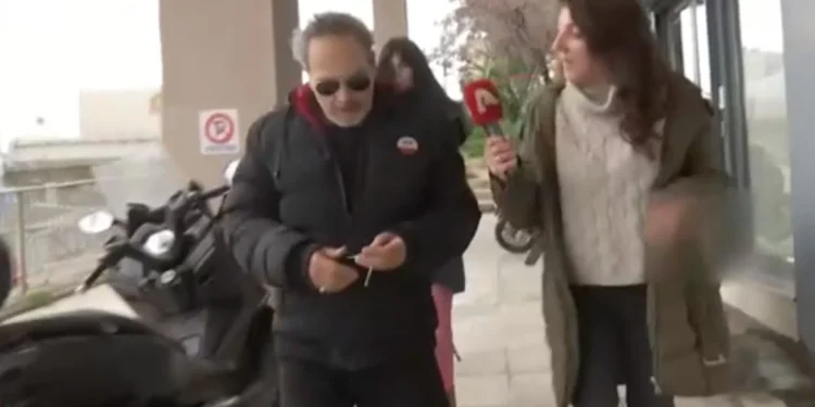 Σταμάτης Γαρδέλης: Στο νοσοκομείο μετά το κρατητήριο – Πονάει ο ώμος μου, λέει