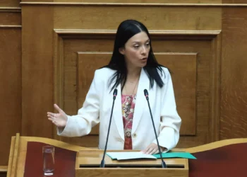 Γιαννακοπούλου σε Κουκουλόπουλο στην ΚΟ του ΠΑΣΟΚ: «Δεν θα μου πεις τί θα λέω, δεν είσαι ο μπαμπάς μου»