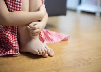 Πατέρας ασελγούσε για 5 χρόνια στις ανήλικες κόρες του – Χειροπέδες και σε παιδόφιλο για βιασμό 6χρονης