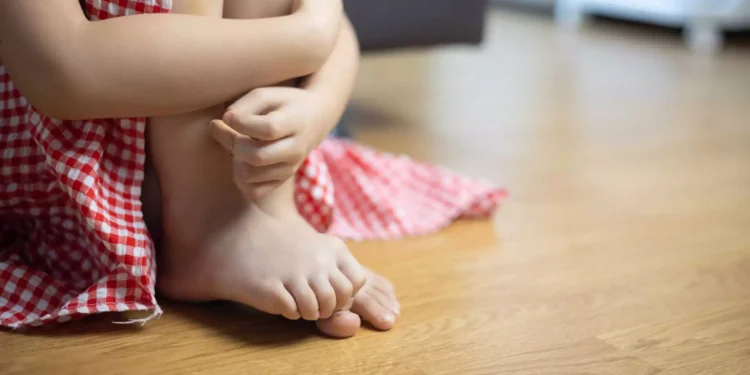 Πατέρας ασελγούσε για 5 χρόνια στις ανήλικες κόρες του – Χειροπέδες και σε παιδόφιλο για βιασμό 6χρονης