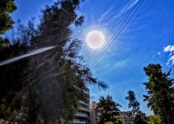 Καιρός: Ηλιοφάνεια σήμερα με μικρή πτώση της θερμοκρασίας – Σε ποια νησιά θα βρέξει