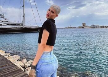 Βρήκε τον άνθρωπό του: Καψούρης με έναν κούκλο παιδαρά ο Θέμης Κανέλλος