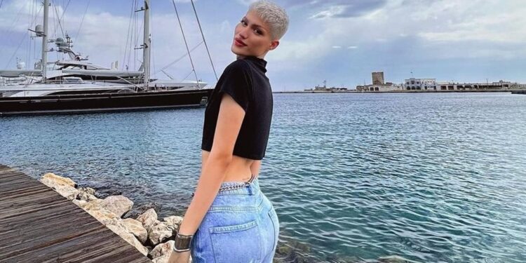 Βρήκε τον άνθρωπό του: Καψούρης με έναν κούκλο παιδαρά ο Θέμης Κανέλλος