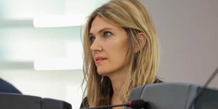 Εύα Καϊλή: Απαγορεύεται να μιλάει σε Μέσα Ενημέρωσης, ειδάλλως απειλείται ότι θα οδηγηθεί ξανά στη φυλακή