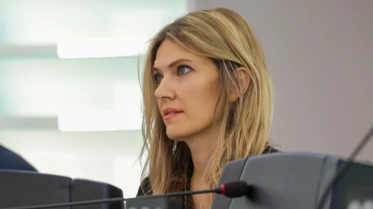 Εύα Καϊλή: Απαγορεύεται να μιλάει σε Μέσα Ενημέρωσης, ειδάλλως απειλείται ότι θα οδηγηθεί ξανά στη φυλακή