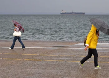 Βροχερό Σαββατοκύριακο: Πού θα έχει καταιγίδες, έρχεται αφρικανική σκόνη