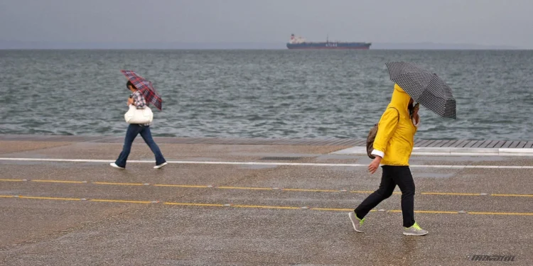 Βροχερό Σαββατοκύριακο: Πού θα έχει καταιγίδες, έρχεται αφρικανική σκόνη