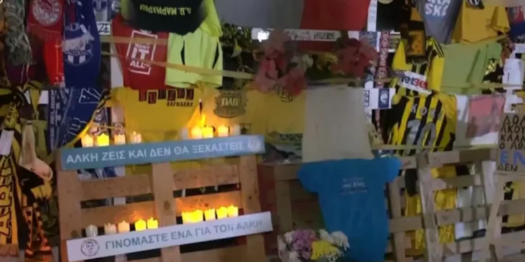 Άλκης Καμπανός: Δύο χρόνια από τη δολοφονία του – Άναψαν 19 κεριά στη μνήμη του