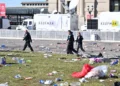 Super Bowl: Η στιγμή που το πλήθος αφοπλίζει έναν από τους δράστες των πυροβολισμών στο Κάνσας
