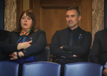 Γάμος ομοφύλων: Στα θεωρεία της Βουλής Γιώργος Καπουτζίδης και Φώτης Σεργουλόπουλος – Δείτε φωτογραφίες