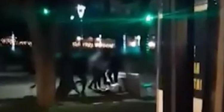 Καβάλα: Άγριος ξυλοδαρμός 17χρονου από ομάδα νεαρών – «Θα τον σκοτώσουν»! (βίντεο)