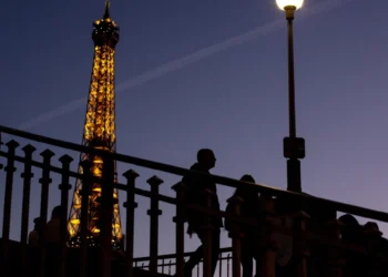 Γαλλία: Απώλειες εσόδων ενός έως δύο εκατομμυρίων ευρώ λόγω της απεργίας στον Πύργο του Άιφελ