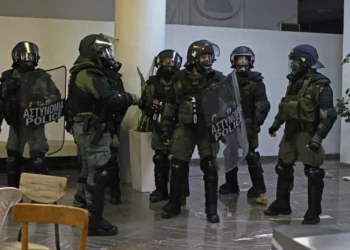 Εκκενώθηκε η κατάληψη στο ΑΠΘ μετά από αστυνομική επιχείρηση – Δείτε βίντεο και φωτογραφίες