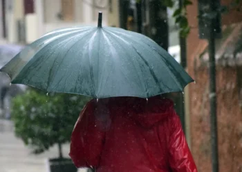 Έρχεται η «Δωροθέα»: Με καταιγίδες κάνει «ποδαρικό» ο Μάρτιος – Αλλάζει απότομα το σκηνικό του καιρού από αύριο
